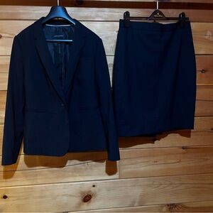 Banana Republic Factory Washable Lightweight Wool Classic Suit - Blazer & Skirt